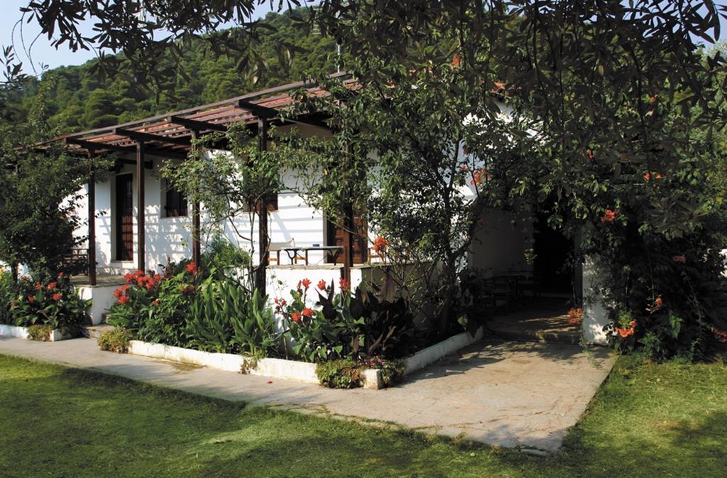 Artemis Bungalows Stafylos Exteriör bild